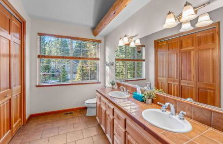 Fully Remodeled Tahoe Retreat with Game Room and Hot Tub - Foto 65