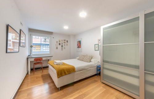 Tranquilo con Wifi y cercano al metro - Foto 7