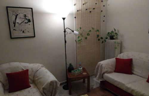 Cozy & Bright Home - 50m from metro station Άg Antonios - Photo 4