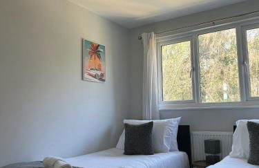 3 Bed House Close to Gatwick - Foto 2