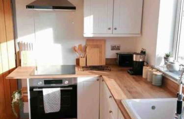 Modern Coastal 2 Bedroom Home to Relax and Unwind - Foto 26