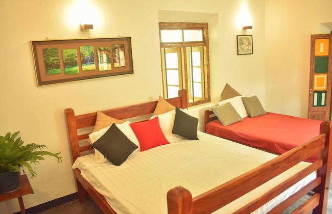 Charming & Historical 3-bed Bungalow in Hikkaduwa - Photo 5