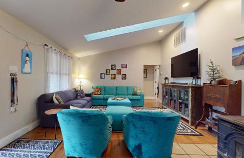 Four Bedrooms & a Beach - Photo 2