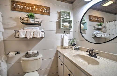 Ideal for Families! Lake Toxaway Getaway with Deck - Foto 27