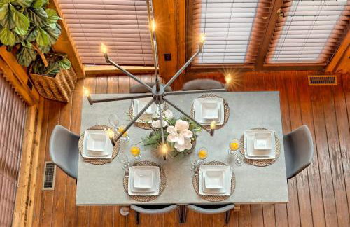 Waterfront A-Frame Cabin w Hot Tub, Outdoor Kitchen, Firepit Near Hiking & ATV Trails - 10 mins to Helen, GA - Foto 13
