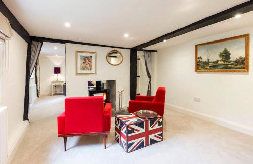 Dorney Windsor Legoland 5 Star Stay for upto 14 guests - Photo 28