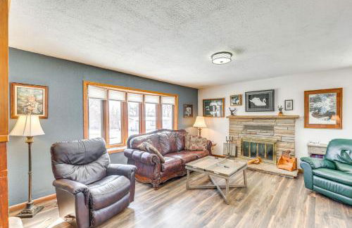 half Mi to Dtwn Pierre Family Home with Patio - Foto 4