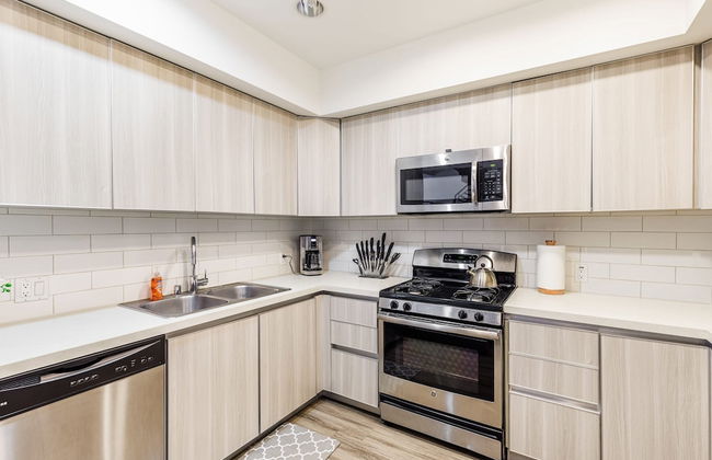 2BR Fully Furnished Apartment on Hawthorn Ave Hollywood - Photo 8