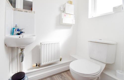 Milton Keynes 5BR Contractor house, families/ groups welcome. - Photo 31