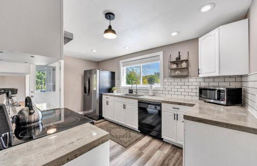 Lazy River Villa - Hottub! Fenced Yard! Fire Pit! - Foto 24