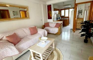 APARTAMENTOS ROSI - 5-10 Minute Walk To La Zenia Beach, Sea View, Beach Bar, Cliff Walk, Shops, Paddys Point, Cabo Roig - Free fast Fibre Optic Broadband, Free Parking - Foto 7