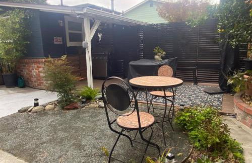 Cozy Sunfilled House with Deck Patio Garden - Foto 13