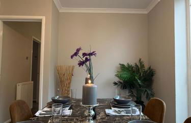 Charming 3 BR - NEC HS2- Long Stays Wifi Parking Airport - Foto 8