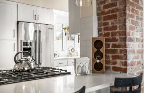 Historic Home and Cottage with Seaport View - Foto 14