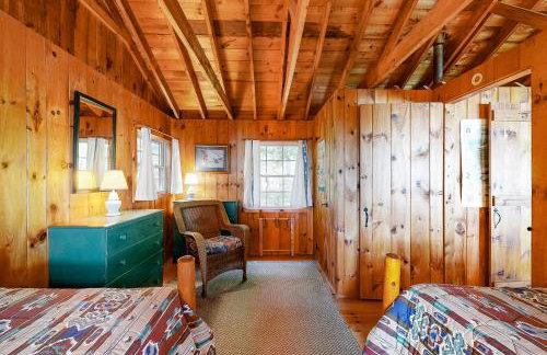 Lake Views! Small Group Getaway in Northport - Foto 17