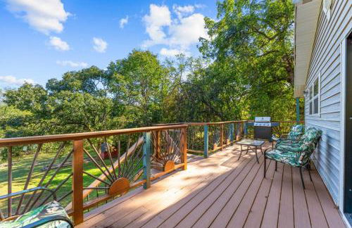 Lakefront Retreat with Deck Movie Room and Yard - Foto 53