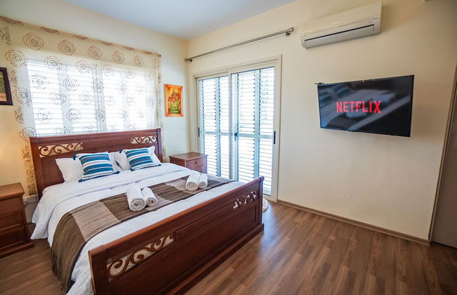 Beachfront 3 BDR Villa With Pool - Photo 6