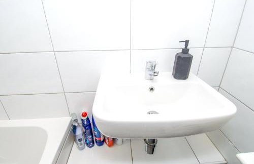 2BR Flat WiFi, Parking Contractors & Families - Foto 20