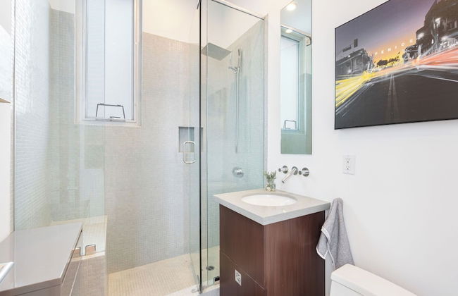 Venice View by Avantstay Walk to Venice Beach Rooftop, Ice Bath, Luxe Design - Photo 25