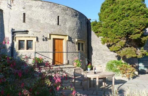 The Round House - Photo 1