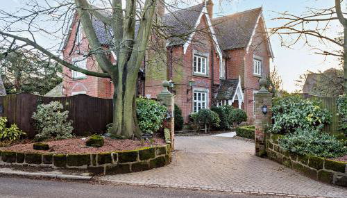 Luxury Detached House in Large Private Grounds, with Outdoor Jacuzzi and Sauna - Foto 3