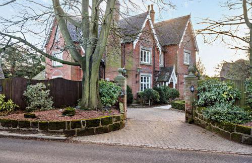 Luxury Detached House in Large Private Grounds, with Outdoor Jacuzzi and Sauna - Foto 3