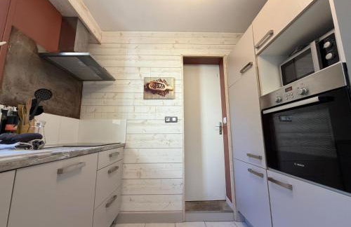 Embruns maison spacieuse rénovée 5 ch 3 sdb 2 WC belle terrasse aménagée barbecue à 250 m de la plage en plein centre d' Arromanches au coeur des plages du débarquement, proximité de Bayeux - Foto 13