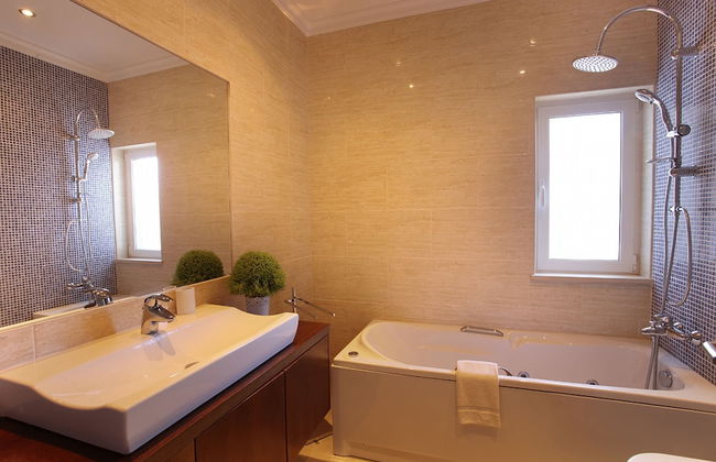 Outstanding Villa Very Well Located Near The Beach - Photo 6