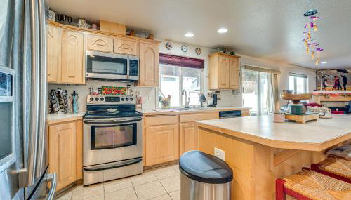 1 Mi to Moses Lake Home with Private Yard and Hot Tub - Foto 3