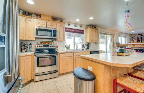 1 Mi to Moses Lake Home with Private Yard and Hot Tub - Foto 3