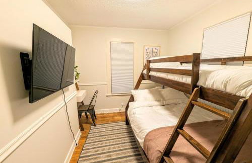 Elegant Linden Hills Home Family-Friendly Walk to Lake - Foto 28