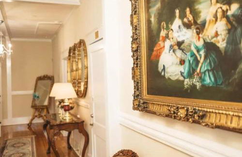 Queen Bed Escape. Near Dining and Main Street - Photo 9