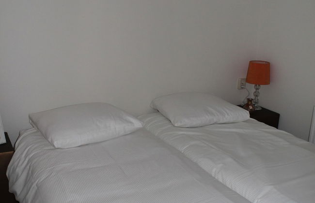 Cozy Garden Home w/ Fireplace - Photo 5