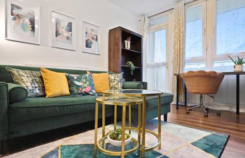 Chic 2-Bed Flat with Workspace, Balcony, Parking - Foto 13