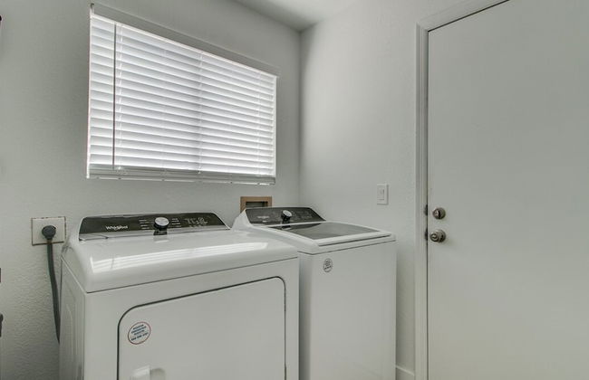 Upgraded 4-bdrm Beautiful Home W/pool! - Foto 36