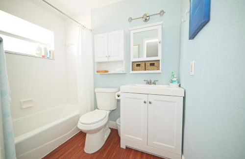 Cozy Canaveral Beach Condo! Next to NASA Launch Site - Foto 5