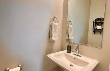 Newly Built Chic Utah Valley Gem l Theo - Foto 15