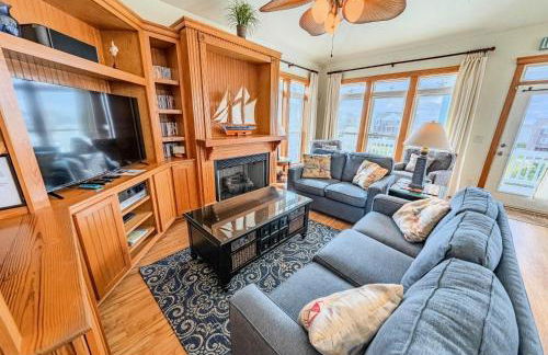 Frolic Inn OBX - Semi Soundfront Retreat, Pool, Hot Tub, Boat Ramp, Elevator, Media & Game Room - Foto 17