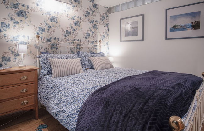 Goscar Court - 1 Bedroom Apartment - Tenby - Photo 5