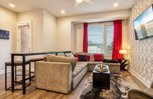 Private Home with Rooftop Game Room near Downtown - Foto 14