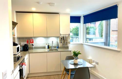 Central Leigh, on the Broadway, private gated parking, balcony - Foto 7