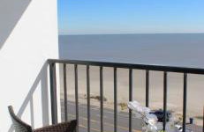Beachfront Condo with Pool a Summer Escape for 6 - Foto 1