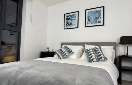 Cozy City Centre Apartment with Free Gym and Free Coffee - Photo 22