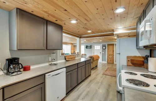 Charming Happy Valley Home 13 Mi to Portland! - Foto 13