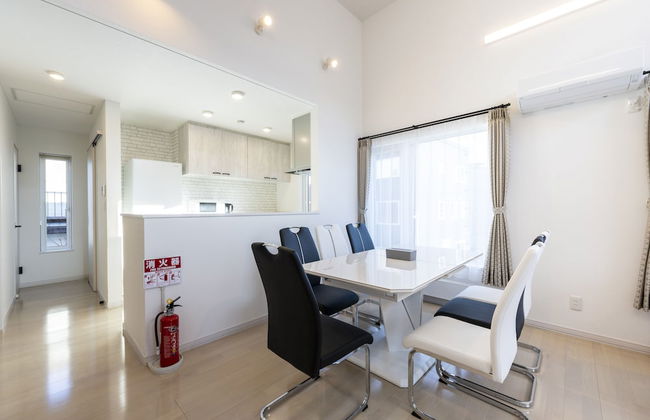 THE LUNA LOUNGE - Photo 56