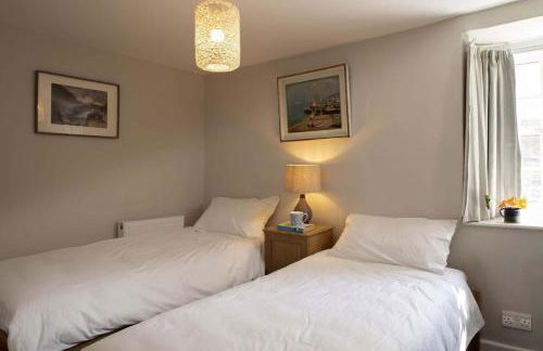 Gorgeous Cottage Parking Short Walk to Beach - Foto 16