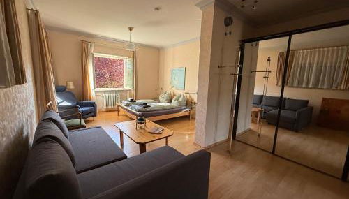 Lautertal Panorama-Suite - Kingsize-Bett & Badewanne & Dusche - Raucherbereich vor überdachten Terrasse - Rosengarten - Parkplätze 15m entfernt- Naturschutzgebiet vor Haustüre - sehr ruhige Gegend - Self-Checkin - 45qm2 - Foto 4