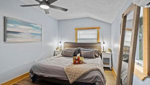 Beautiful Newly Renovated Home With King Bed & Lake Walkable - Foto 4