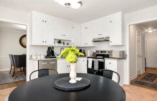 4BR Cozy Family Retreat Near Mall of GA, Near Lake Lanier - Sleeps 10 - Foto 29