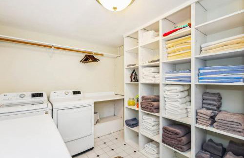 Coastal Cottage by Juniper Holiday + Home - Photo 35